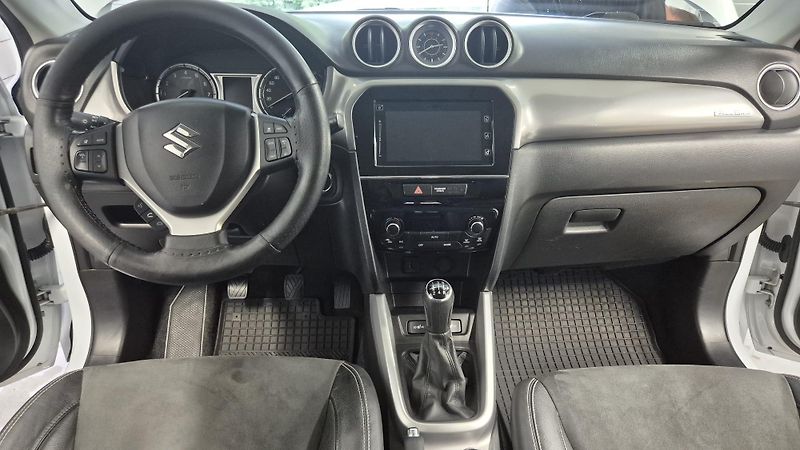 Suzuki Vitara 1.6 16V  COMFORT 4x4 - fotka 10 z 13