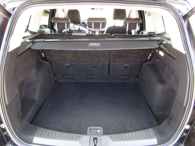 Ford Kuga (2013) 2.0 TDCi 4x4, AT, xenon - fotka 7 z 21