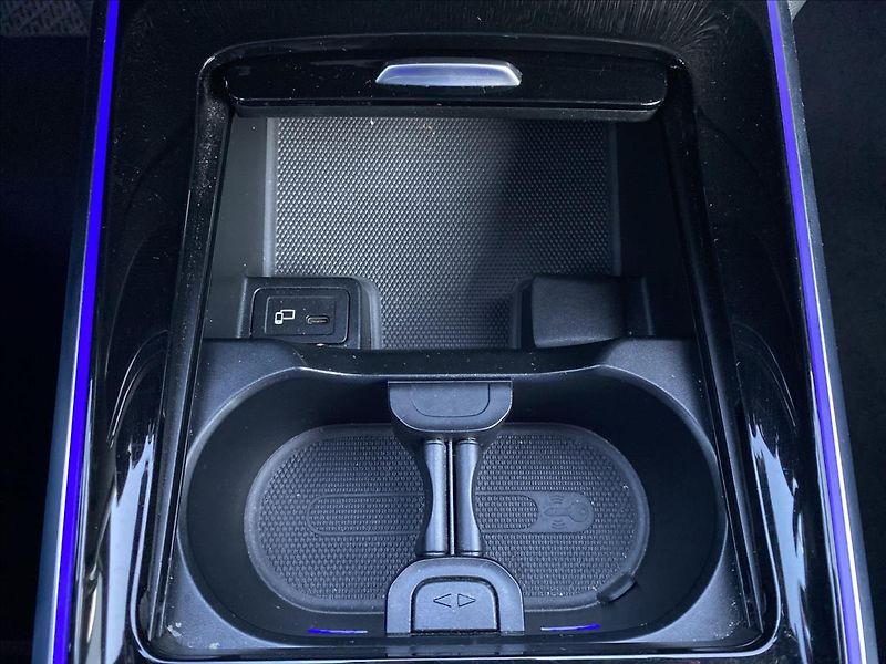 Mercedes-Benz GLB 200 d 4M Progressive - fotka 24 z 29