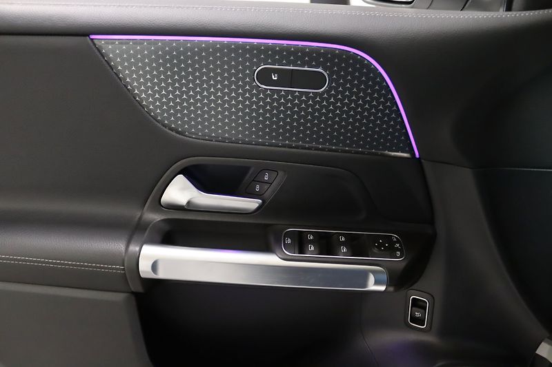 Mercedes-Benz GLB 200 Advanced+ Kamera Taž ACC - fotka 17 z 22