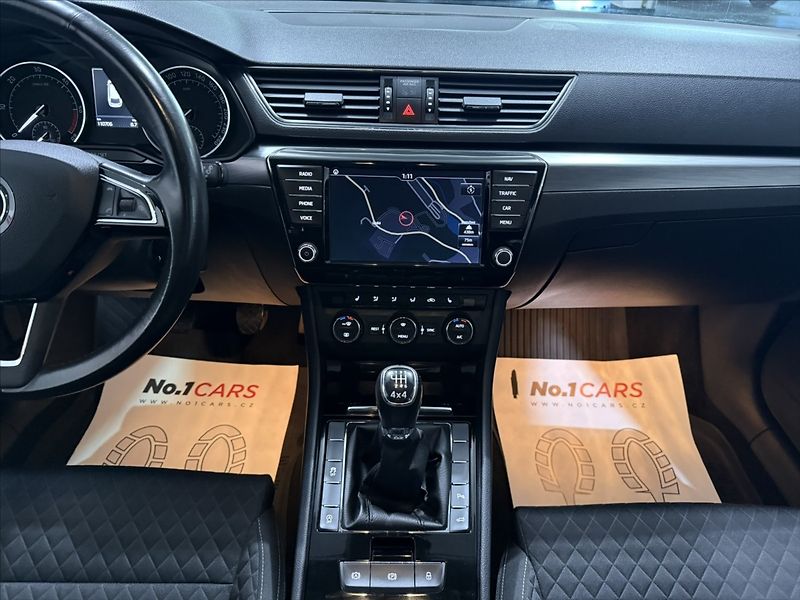 Škoda Superb 2,0   TDI 110kW STYLE 4x4 TAŽN - fotka 30 z 47