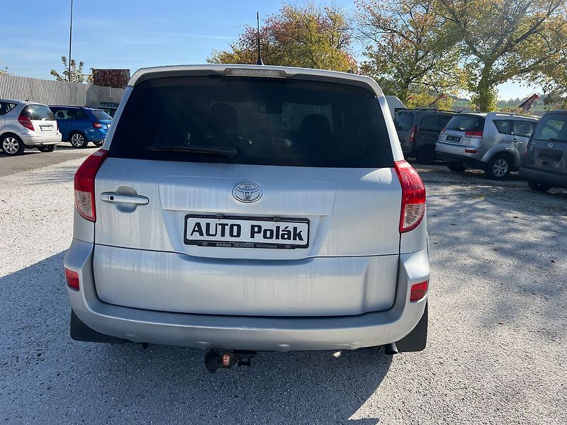 Toyota RAV4 - fotka 12 z 17