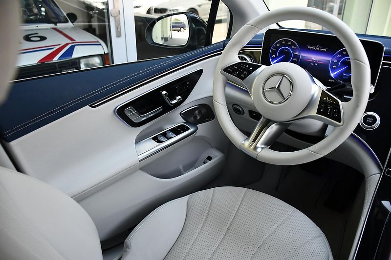 Mercedes-Benz EQE 350 4MATIC 4L-ZÁRUKA  - fotka 22 z 58