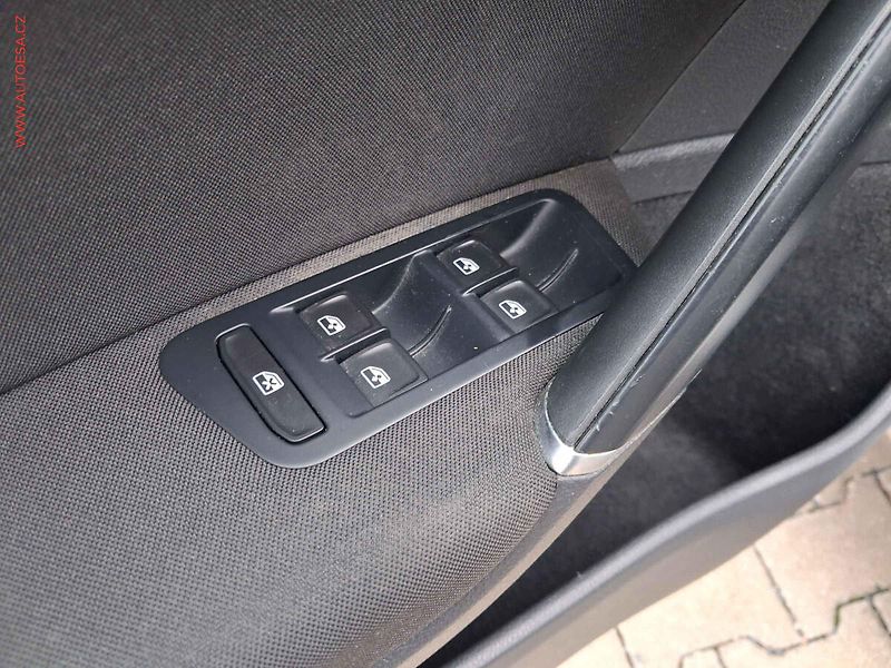 Volkswagen Golf (2015) 1.4 TSi, Comfortline, TZ - fotka 13 z 16
