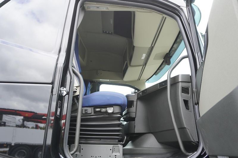 Volvo FH (2023) 500 6x2 / 180 tho. km / BDF - fotka 23 z 24