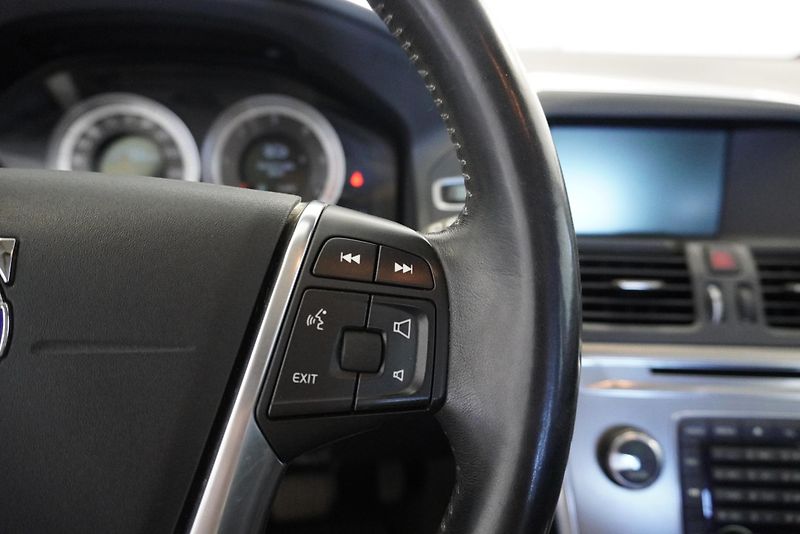 Volvo XC60 D4 AWD MOMENTUM AUT. - fotka 17 z 26