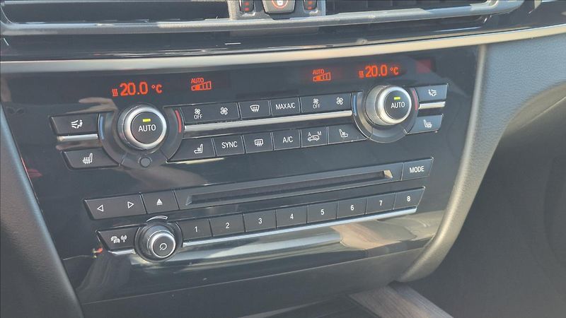 BMW X5 3,0 230 Kw 40d Xdrive ČR - fotka 16 z 30