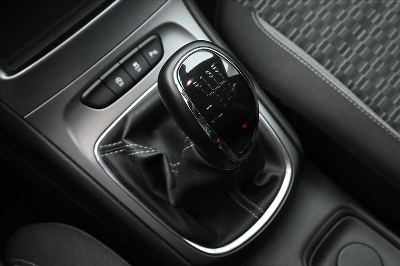 Opel Astra 1,5 CDTi 90 kW Park. Kamera Zá - fotka 22 z 29