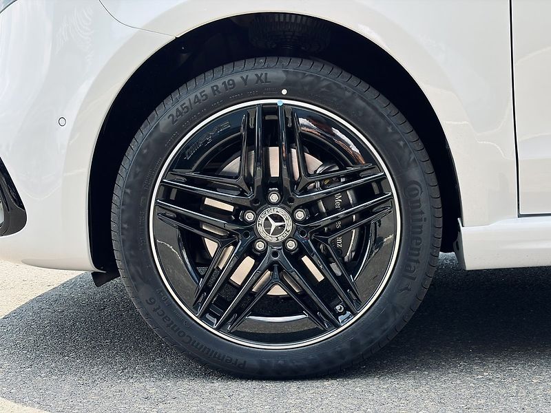 Mercedes-Benz Třídy V (2026) 300d EXCLUSIVE AMG 4M L - fotka 33 z 35