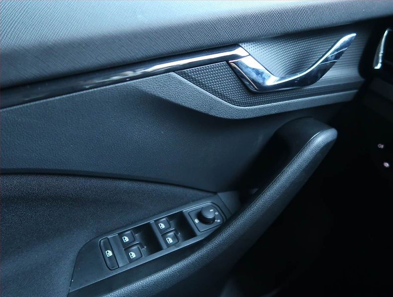 Škoda Kamiq (2023) Ambition 1.0 TSI, DSG - fotka 15 z 17