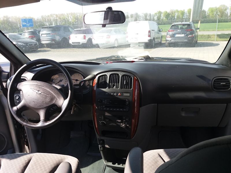 Chrysler Grand Voyager 2.8 CRD,110kW,AUTOMAT,7.MÍST!! - fotka 11 z 23