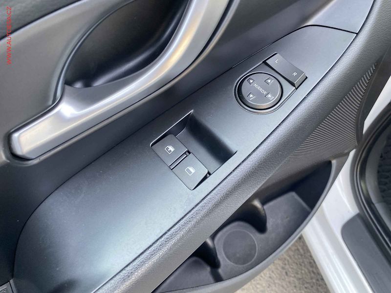 Hyundai i30 (2021) 1.6 CRDi, 1.maj,ČR - fotka 13 z 16