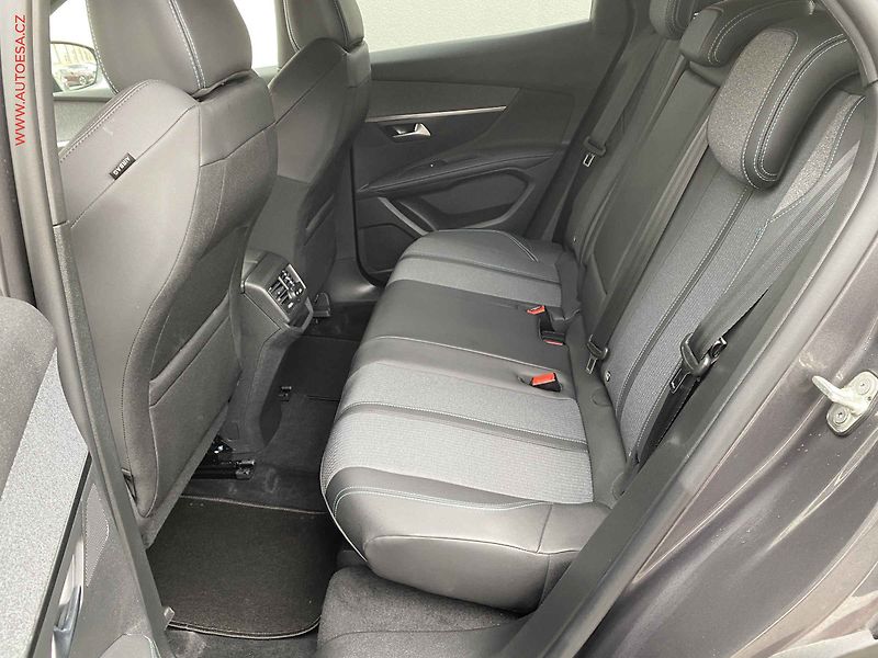 Peugeot 3008 (2023) 1.2 PT, Allure, LED, navi - fotka 10 z 17