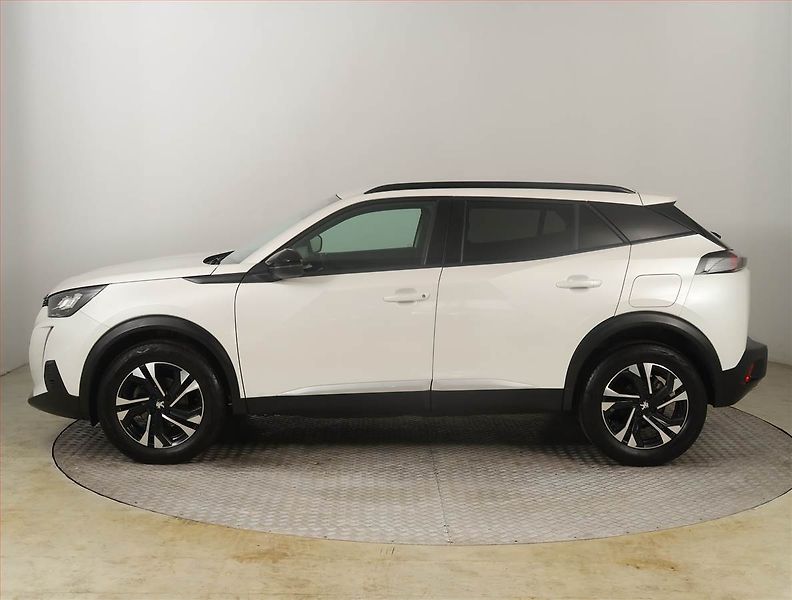 Peugeot 2008 (2023) Allure 1.2 PureTech, Automat - fotka 3 z 17