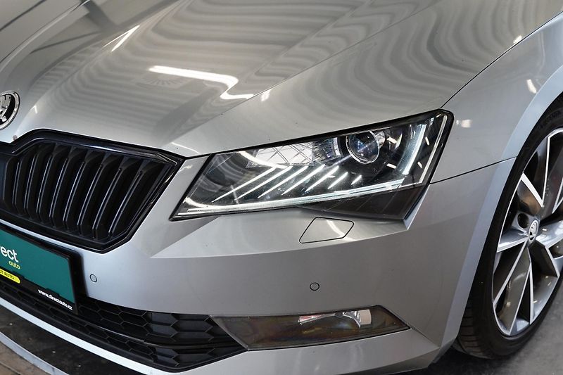 Škoda Superb - fotka 9 z 29