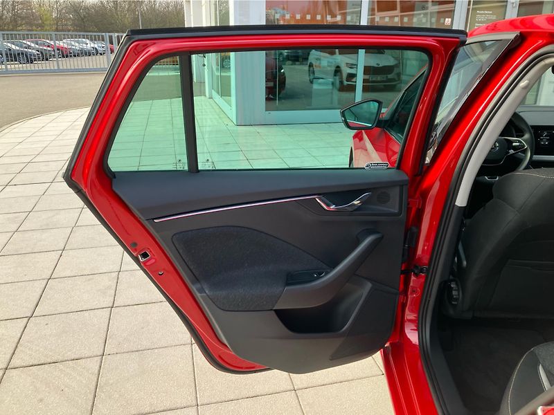 Škoda Scala 1.0 TSI 85 kW TOP SELECTION - fotka 26 z 30