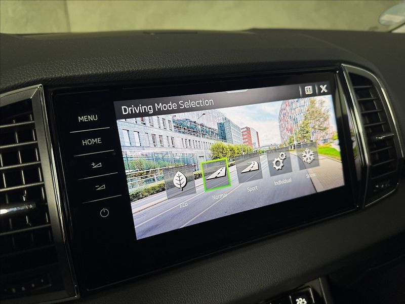 Škoda Karoq 2,0 TDi  DSG 4x4 Style Virtual - fotka 38 z 45