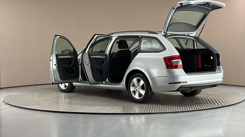 Škoda Octavia 1.6 TDI Ambition Combi - fotka 7 z 24
