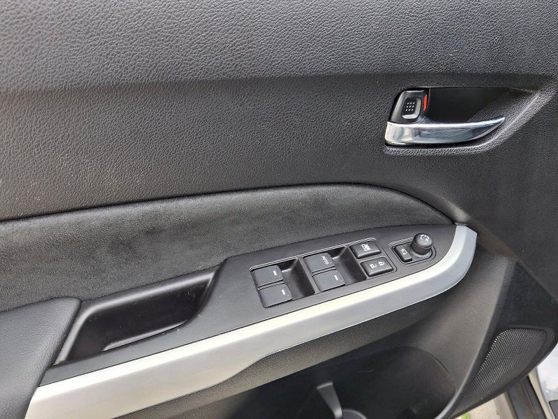 Suzuki Vitara (2017) Automat 4x4 1,4i 103kW - fotka 30 z 33