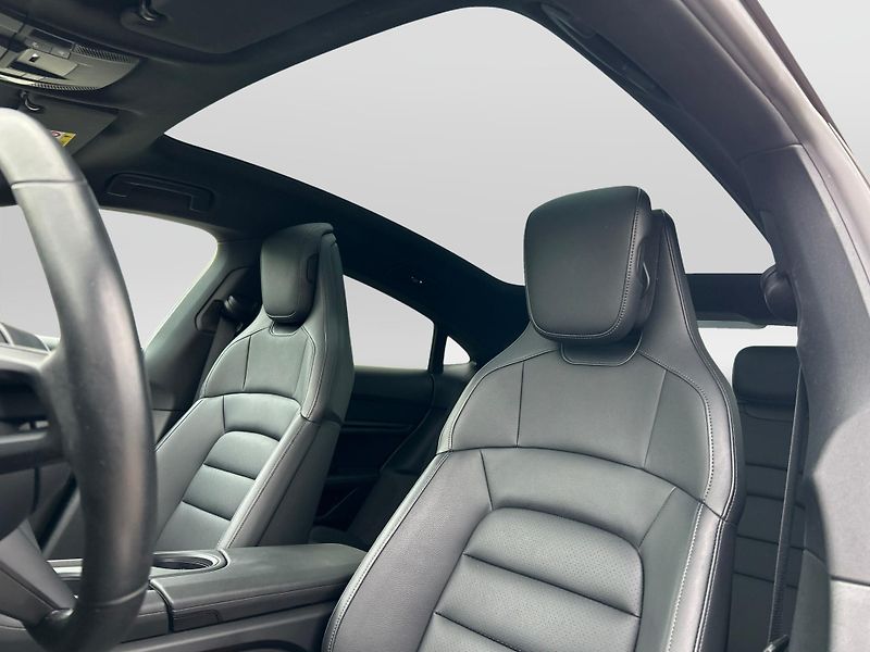 Porsche Taycan (2023) 4S - fotka 21 z 25