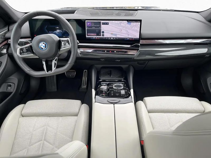 BMW i5 xDrive40 M-Sport Pro DAPro B&W - fotka 8 z 10