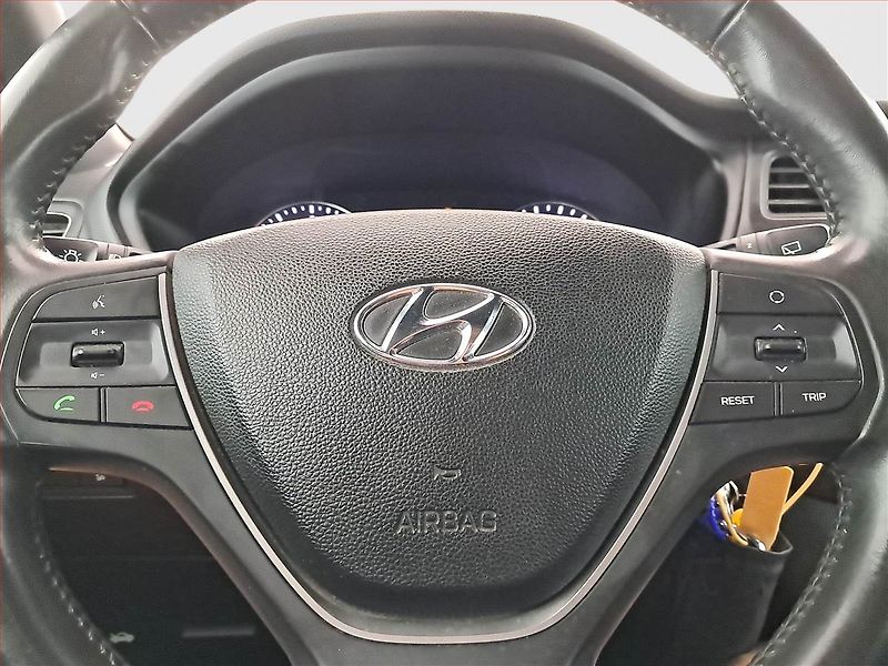 Hyundai i20 (2018) Comfort 1.2, ČR,1.maj - fotka 13 z 17