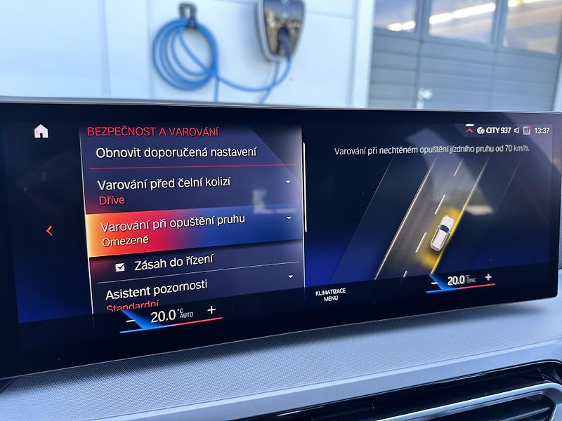 BMW Řada 3 318i Touring - fotka 17 z 24