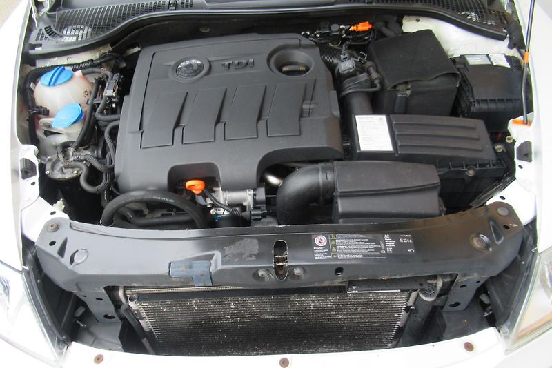 Škoda Octavia 1.6 TDi ELEGANCE AUT. KLIMA - fotka 19 z 20