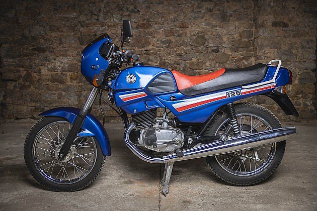 Jedna z 'uloženek' motorky ČZ z počátku devadesátých let., zdroj: Se svolením Retro Garáž