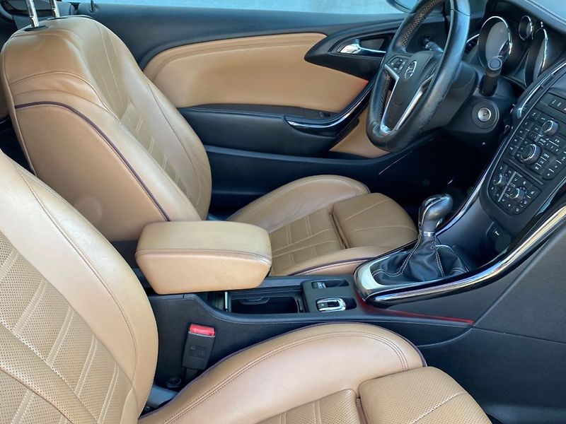 Opel Cascada (2015) 1,4TURBO(103kW)6-st.man Cosmo - fotka 7 z 36