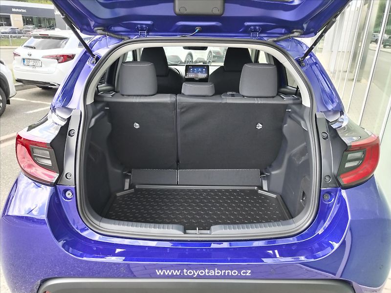 Toyota Yaris 1.5 HYBRID e-CVT  STYLE 116 k - fotka 13 z 14
