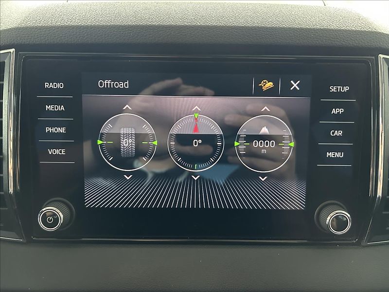 Škoda Karoq 2,0   TDI 110kW,4x4,TAŽNÉ,ČR - fotka 18 z 30