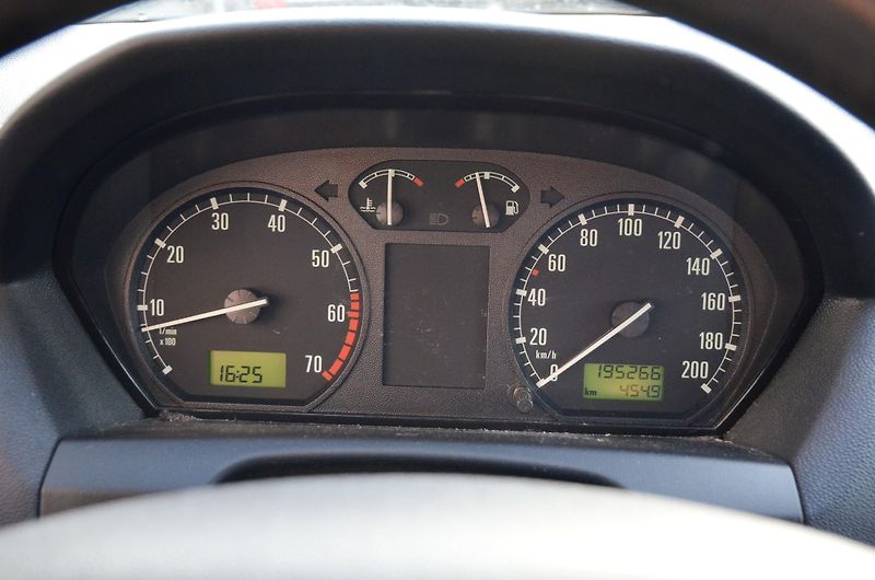 Škoda Fabia (2003) 1.4i 16V 55kW STK 11/2027 - fotka 16 z 18