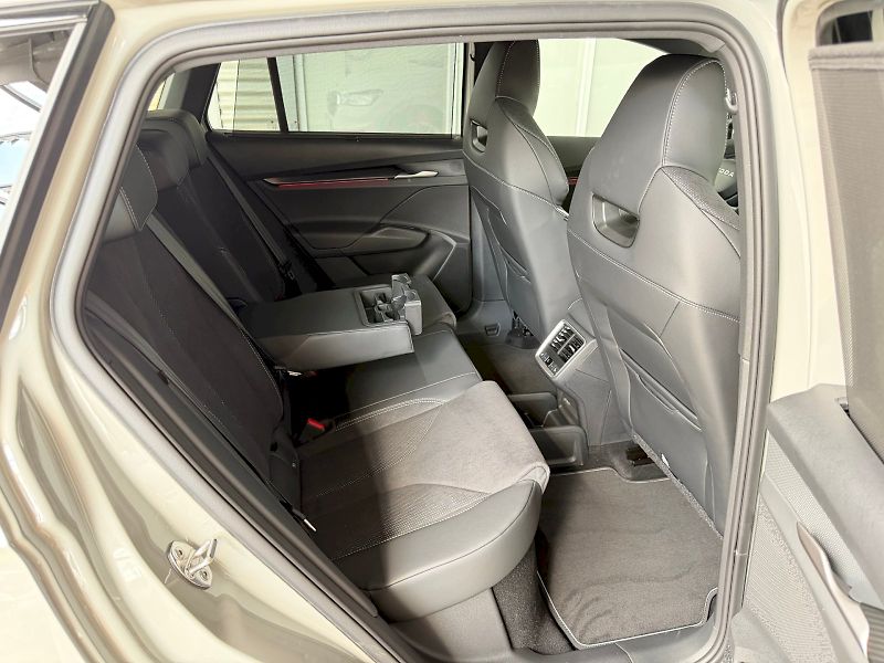 Škoda Elroq (2025) Sportline 85 210 kW / 82 kWh - fotka 26 z 30