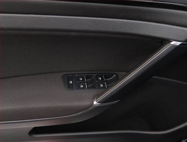 Volkswagen Golf (2018) 1.5 TSI, Automat, Serv.kniha - fotka 20 z 21