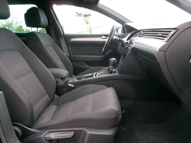 Volkswagen Passat Variant (2018) 1,5TSI AC NAVI ACC BT - fotka 37 z 39