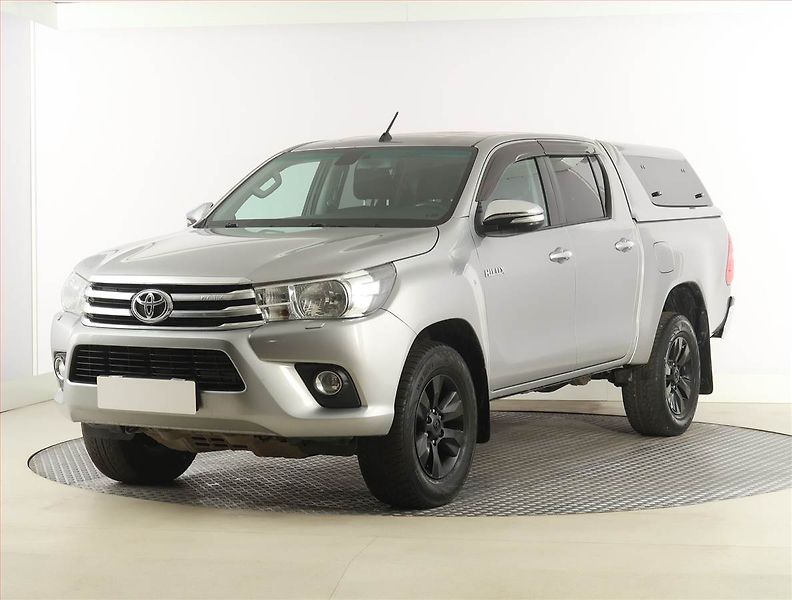 Toyota Hilux (2018) 2.4 D-4D - fotka 2 z 20
