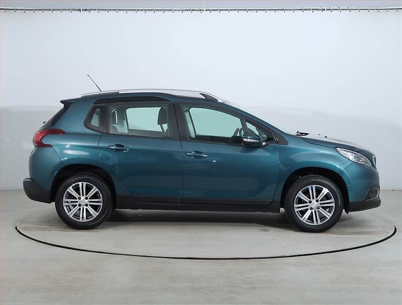 Peugeot 2008 (2019) 1.2 PureTech, Serv.kniha - fotka 6 z 20
