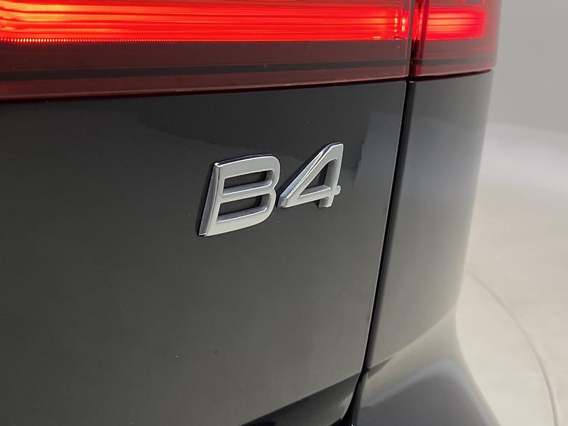 Volvo V60 B4 DARK PLUS AUT CZ - fotka 36 z 51