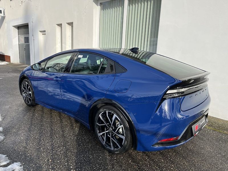Toyota Prius 2.0L PHEV Executive - fotka 6 z 31