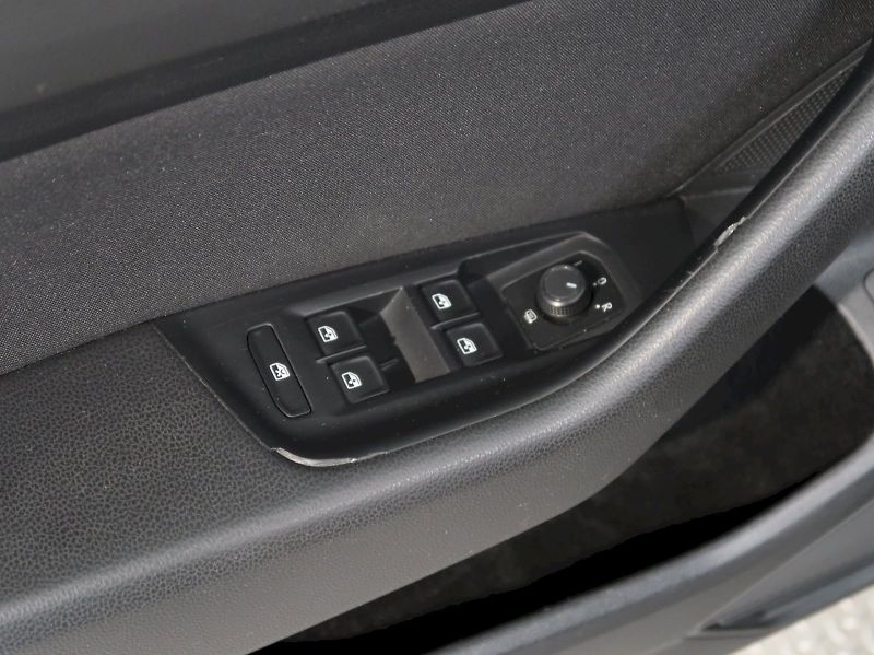 Volkswagen Passat (2017) COMFORTLINE 1.6TDI 88KW - fotka 32 z 37