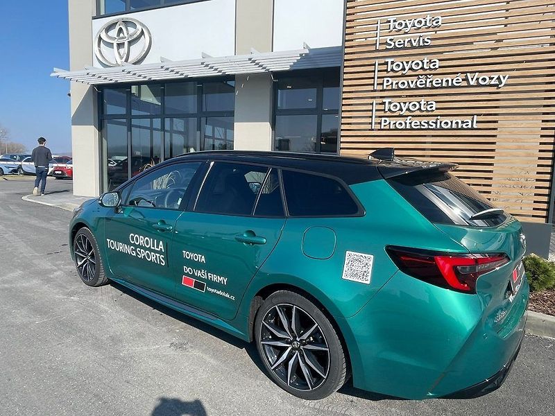 Toyota Corolla 1.8 Hybrid Automat GR Sport - fotka 3 z 28