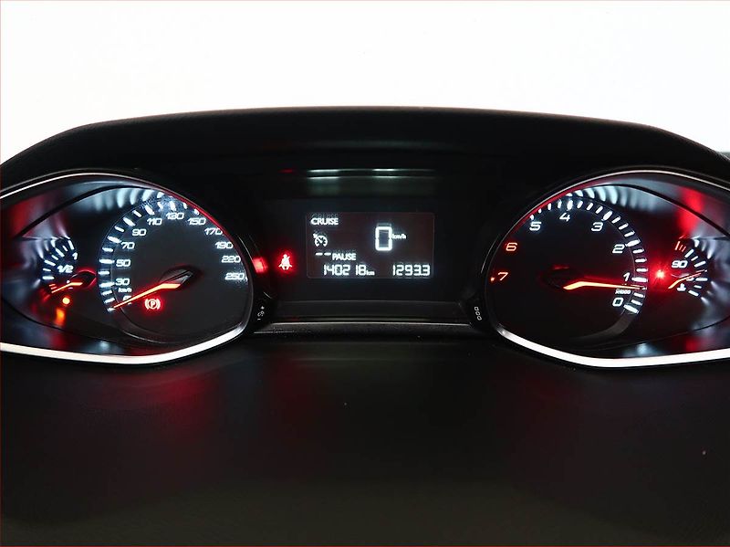 Peugeot 308 (2017) 1.2 PureTech, Navi, Tempomat - fotka 11 z 15