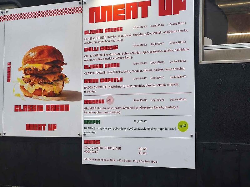 Vojenská V3S nyní slouží jako pojízdná burgrárna.