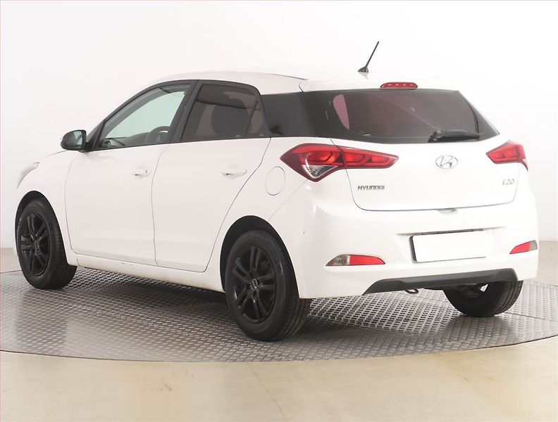 Hyundai i20 (2016) 1.2, Serv.kniha - fotka 4 z 17