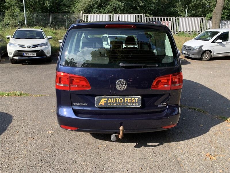 Volkswagen Touran 1,6 TDI DSG - fotka 6 z 17