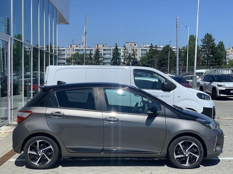 Toyota Yaris SELECTION 1,5 HYBRID 74kW AT - fotka 10 z 26