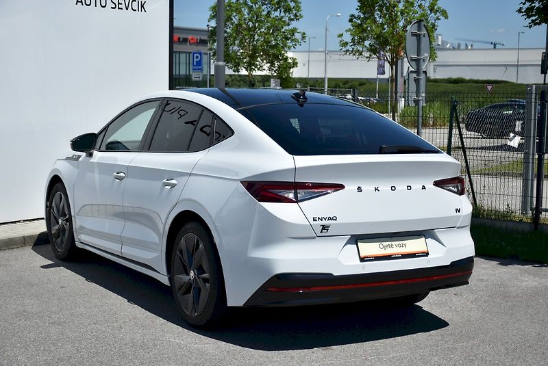 Škoda Enyaq (2023) 80 RS 220kW 4x4 - fotka 7 z 35