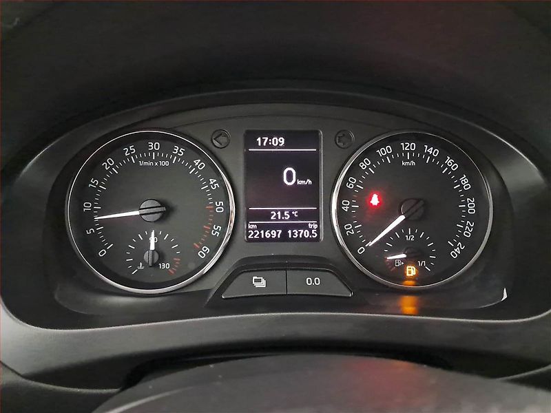 Škoda Rapid (2014) Spaceback 1.6 TDI, Tempomat - fotka 11 z 16