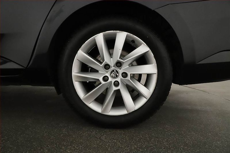 Škoda Superb (2018) 1.6 TDI, Automat, Kůže, Navi - fotka 20 z 20